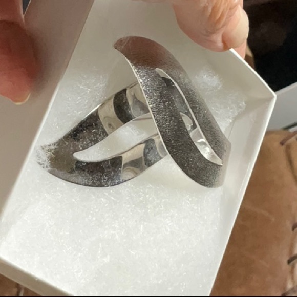 Sarah Coventry Satin Flame Brooch Pin 60s Dimensional Smooth and Textured - Picture 10 of 12